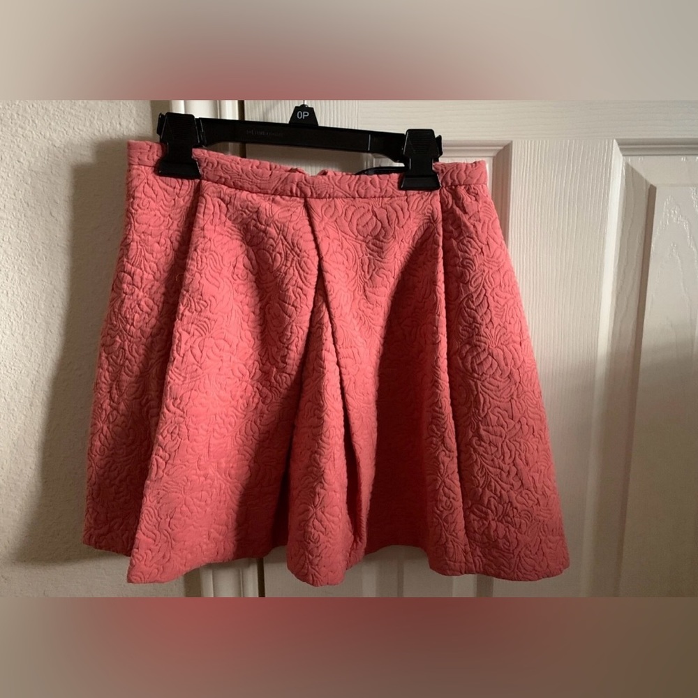 ZARA TRF Rose Pink Quilted Mini Skirt with front pleats floral quilting Sz small